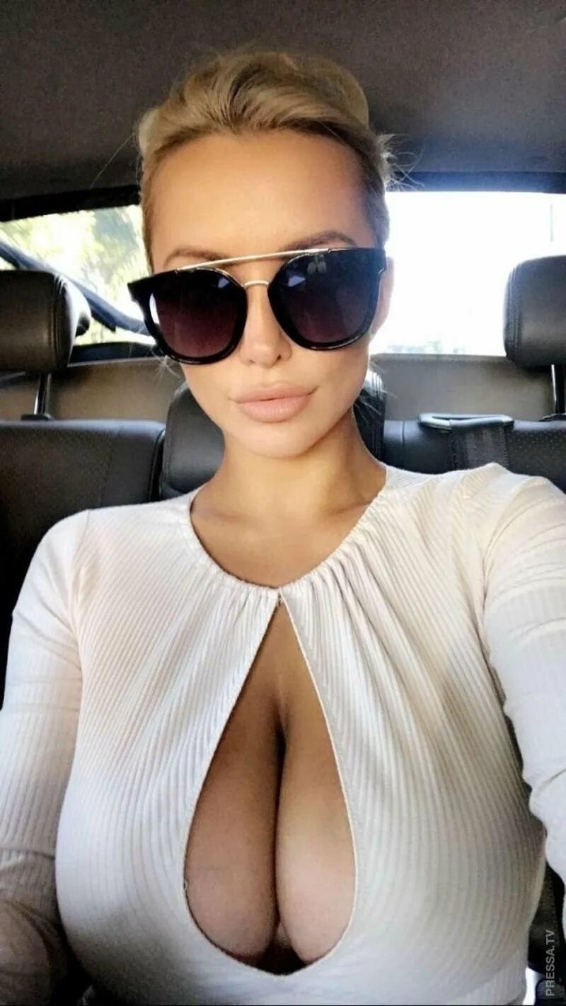 Lindsey pelas в очках