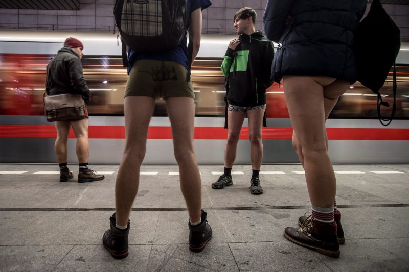 No pants subway ride москва